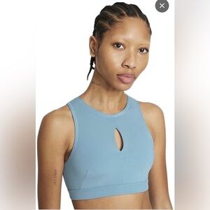Nike Women's Dri-FIT Swoosh Sports Bra